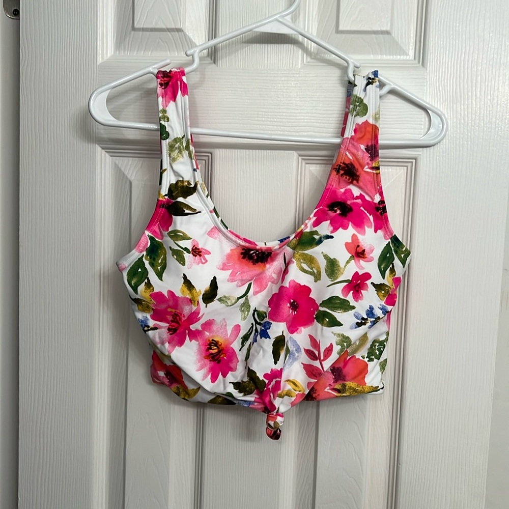 Coral Reef swim Medium Traveler top in pink floral. Brand New